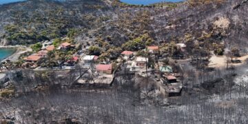 Σαλαμίνα: Ξεκινά η καταγραφή των ζημιών μετά τη φονική πυρκαγιά με δύο νεκρούς και δέκα τραυματίες - ertnews.gr
