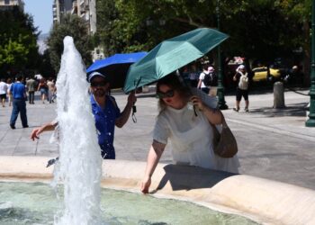 Καύσωνας: Ποιες περιοχές είναι στο «κόκκινο» – Αποκλιμάκωση από τα βόρεια με παράταση στα δυτικά