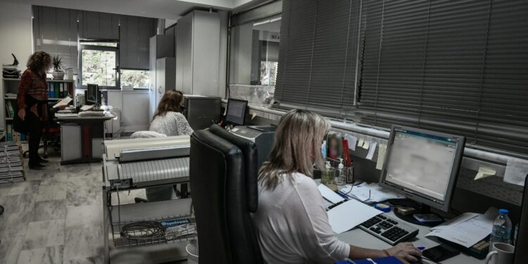 Απεργία εφοριακών: Αποχή από τους προληπτικούς ελέγχους έως 26 Αυγούστου - Τι ζητούν