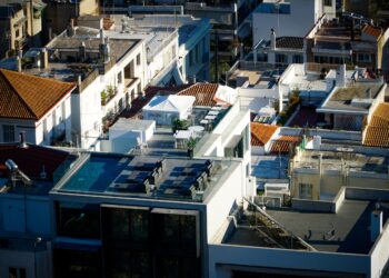 Ακίνητα: Τι αλλάζει για χιλιάδες ιδιοκτήτες η άρση κατασχέσεων με μερική εξόφληση του χρέους