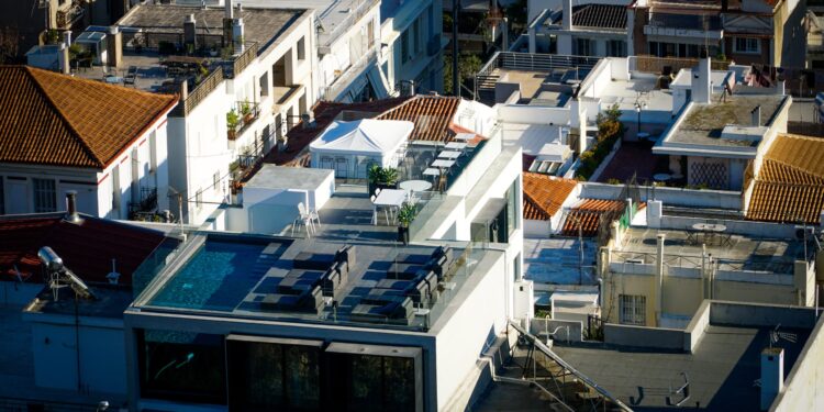 Ακίνητα: Τι αλλάζει για χιλιάδες ιδιοκτήτες η άρση κατασχέσεων με μερική εξόφληση του χρέους