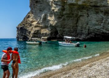 Τουρισμός για Όλους 2026-2027: Ξεκινούν σήμερα οι αιτήσεις - Ποιοι δικαιούνται επιδότηση και ποια είναι τα νέα όρια