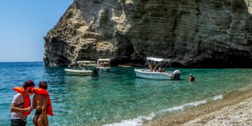 Τουρισμός για Όλους 2026-2027: Ξεκινούν σήμερα οι αιτήσεις - Ποιοι δικαιούνται επιδότηση και ποια είναι τα νέα όρια