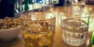 Αλκοόλ και ανήλικοι: «Από την πρώτη σταγόνα υπάρχουν αρνητικές επιδράσεις, η χρήση από μικρή ηλικία αυξάνει την τάση για εξαρτήσεις» λέει ο Θωμαΐδης στο ΕΡΤnews