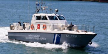 Νάξος: Πτώμα με στολή δύτη και βατραχοπέδιλα εντοπίστηκε στη θάλασσα