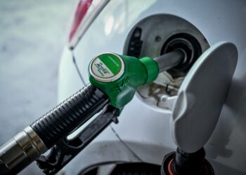 Καύσιμα: Προσδοκίες για αποκλιμάκωση των τιμών στην αντλία - Σε ισχύ η κρατική επιδότηση των δέκα λεπτών στο πετρέλαιο κίνησης