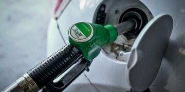 Καύσιμα: Προσδοκίες για αποκλιμάκωση των τιμών στην αντλία - Σε ισχύ η κρατική επιδότηση των δέκα λεπτών στο πετρέλαιο κίνησης