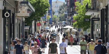Θερινές εκπτώσεις: Χαμηλότερος ο τζίρος - Αυξημένες οι πιέσεις από το ηλεκτρονικό εμπόριο