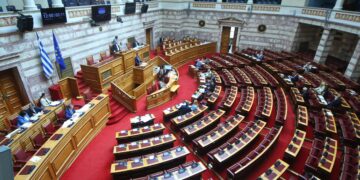 Πολιτική αντιπαράθεση για τη ΔΕΘ: Πού εστιάζει η κυβέρνηση - Σφοδρή κριτική από την αντιπολίτευση