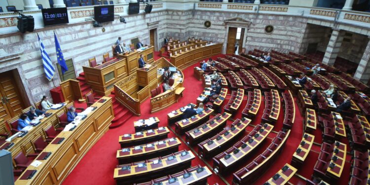 Πολιτική αντιπαράθεση για τη ΔΕΘ: Πού εστιάζει η κυβέρνηση - Σφοδρή κριτική από την αντιπολίτευση