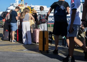 Αυξημένη κίνηση στα λιμάνια της Αττικής – Περισσότεροι επιστρέφουν, αρκετοί συνεχίζουν τις διακοπές - ertnews.gr