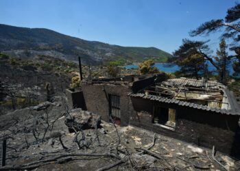 Η επόμενη μέρα στη Δυτική Αττική: Κατεστραμμένα σπίτια και αυτοψίες - Τη Δευτέρα ξεκινούν οι αιτήσεις για τις πρώτες αποζημιώσεις - ertnews.gr