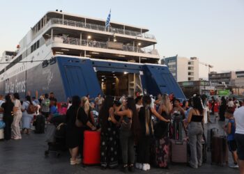 Ξεκίνησε το κύμα επιστροφής των αδειούχων: Πάνω από 90.000 επιβάτες στα λιμάνια της Αττικής - ertnews.gr