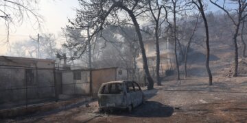 Αρτοποιός για τη φωτιά στη Σαλαμίνα: «Προτεραιότητα η προστασία της ανθρώπινης ζωής - Ακούμε πιστά τις οδηγίες των Αρχών» - ertnews.gr