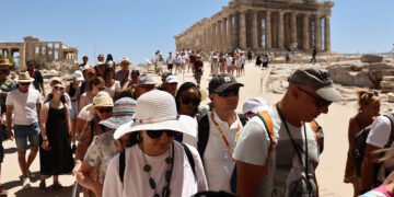 Ακραία ζέστη: Οι 33 παθήσεις που «εκτοξεύονται» στα επείγοντα – 560 εκατ. παιδιά σε θερμικό στρες