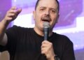 Αλέξανδρος Τσουβέλας: «Αυτομαστιγώνομαι, ακόμα και όταν με ξεγελούν τα ρίχνω στον εαυτό μου»