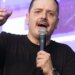 Αλέξανδρος Τσουβέλας: «Αυτομαστιγώνομαι, ακόμα και όταν με ξεγελούν τα ρίχνω στον εαυτό μου»
