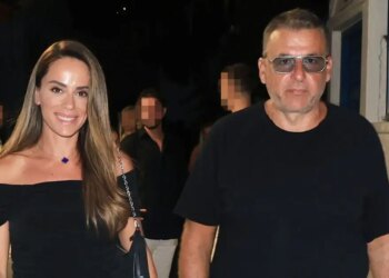 Γιώργος Λιάγκας - Μαρία Αντωνά: Χαμογελαστοί ποζάρουν σε εστιατόριο της Μυκόνου