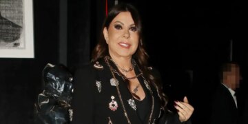 Η Άντζελα Δημητρίου γιόρτασε τα 72α γενέθλιά της με φόντο την Ακρόπολη