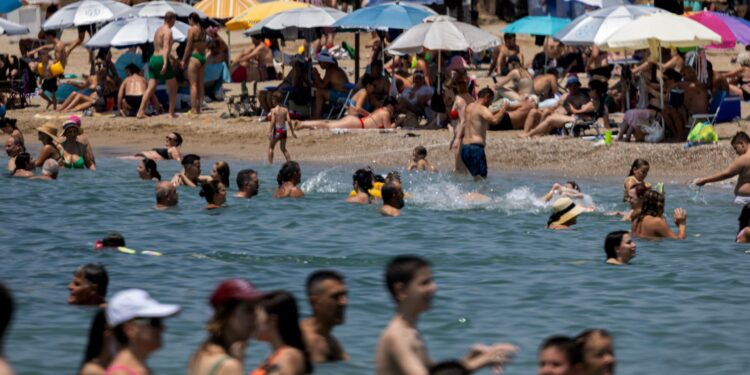 Παραλίες: Πάνω από 1.500 έλεγχοι σε όλη τη χώρα - Τρεις συλλήψεις και πέντε «λουκέτα» στη Χαλκιδική - ertnews.gr