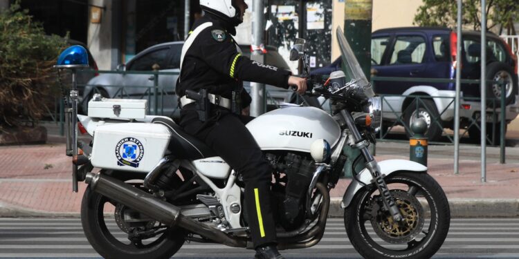 Φωτιά σε όχημα στη Λεωφόρο Αλεξάνδρας – Μποτιλιάρισμα στο ρεύμα προς Κηφισίας - ertnews.gr