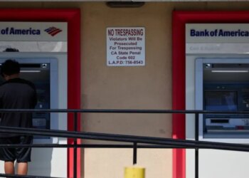 Bank of America: Η Gen Z καταναλώνει περισσότερο και αποταμιεύει λιγότερο