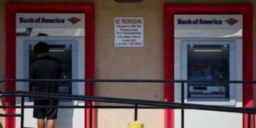 Bank of America: Η Gen Z καταναλώνει περισσότερο και αποταμιεύει λιγότερο