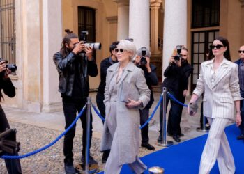 Οι δημιουργοί του «Ο Διάβολος φοράει Prada 2» αποκαλύπτουν γιατί η συνέχεια δεν αφορά τη μόδα, αλλά την επιβίωση των media