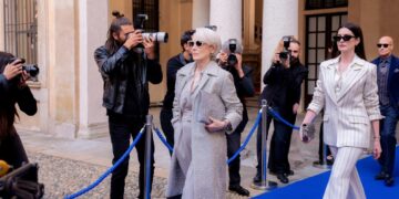 Οι δημιουργοί του «Ο Διάβολος φοράει Prada 2» αποκαλύπτουν γιατί η συνέχεια δεν αφορά τη μόδα, αλλά την επιβίωση των media