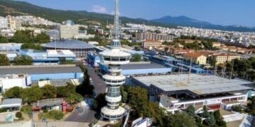 Οξύνεται η πολιτική αντιπαράθεση με το βλέμμα στη ΔΕΘ – Ακρίβεια και καθημερινότητα στο επίκεντρο
