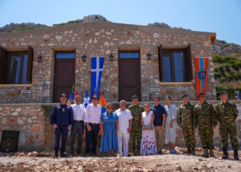 Εγκαίνια νέων ξενώνων στη νήσο Ρω, παρουσία του αρχηγού ΓΕΕΘΑ Δ. Χούπη