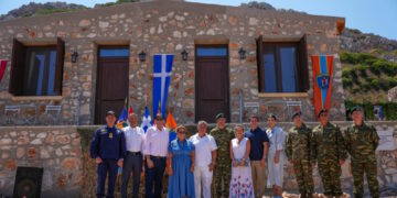 Εγκαίνια νέων ξενώνων στη νήσο Ρω, παρουσία του αρχηγού ΓΕΕΘΑ Δ. Χούπη