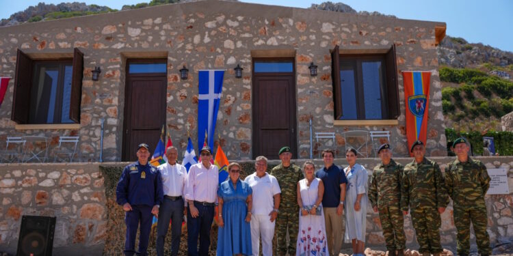 Εγκαίνια νέων ξενώνων στη νήσο Ρω, παρουσία του αρχηγού ΓΕΕΘΑ Δ. Χούπη