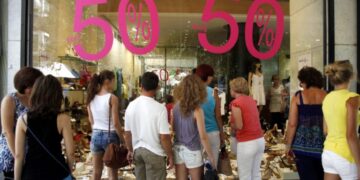 Θερινές εκπτώσεις 2026: Τελευταίες ημέρες για αγορές – Πότε πέφτει η αυλαία