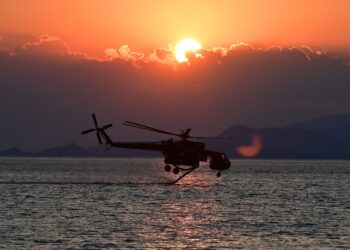 Φωτιά στη Δυτική Αττική: Ολονύκτια μάχη για να σβήσουν και τα «καντηλάκια» - Κανένας εφησυχασμός καθώς ελλοχεύει ο κίνδυνος αναζωπυρώσεων - ertnews.gr