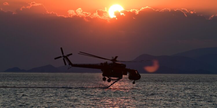 Φωτιά στη Δυτική Αττική: Ολονύκτια μάχη για να σβήσουν και τα «καντηλάκια» - Κανένας εφησυχασμός καθώς ελλοχεύει ο κίνδυνος αναζωπυρώσεων - ertnews.gr