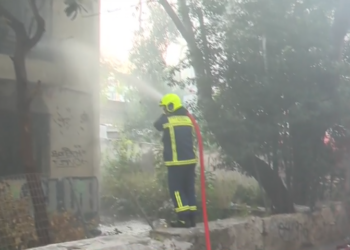 Θεσσαλονίκη: Φωτιά σε εγκαταλελειμμένο κτίριο στη Μελενίκου – Ισχυρές πυροσβεστικές δυνάμεις στο σημείο