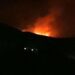 Σαλαμίνα: Ολονύχτια μάχη με τις αναζωπυρώσεις – Ισχυρές δυνάμεις παραμένουν στο σημείο