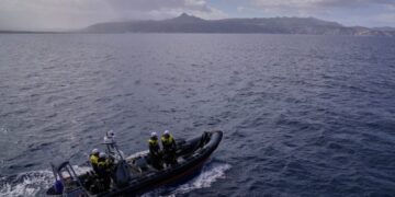 Διασώθηκαν ακόμα πέντε αγνοούμενοι μετά από ανατροπή λέμβου ανοιχτά της Κρήτης – Το πρωί είχαν διασωθεί άλλα 48 άτομα