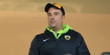Ο Γιάννης Αϊβάζης στο γήπεδο μαζί με την κόρη του για το ΑΕΚ