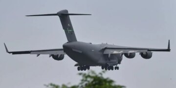 Μόσχα: Αμερικανικό μεταγωγικό C-17 προσγειώθηκε στο αεροδρόμιο Βνούκοβο - Σιγή ιχθύος από το Κρεμλίνο
