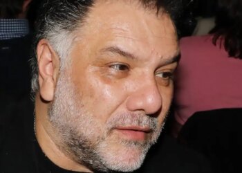 Γρηγόρης Αρναούτογλου: Το συγκινητικό «αντίο» στον Νίκο Καλογερόπουλο λίγες ώρες πριν από την κηδεία του
