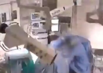 Ανατριχιαστικό βίντεο από τον σεισμό στην Ιαπωνία: Γιατροί προστατεύουν με τα σώματά τους ασθενή την ώρα του χειρουργείου