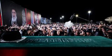 «Σύννεφα» στο Ιράν: «Πολύ δύσκολη η επικοινωνία τώρα» λέει ο Μασούντ Πεζεσκιάν για τον Μοτζτάμπα Χαμενεΐ