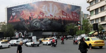 Το Ιράν απειλεί τον Τραμπ τη μέρα που εκπνέει η συμφωνία: «Θα σου σπάσουμε τα πόδια»