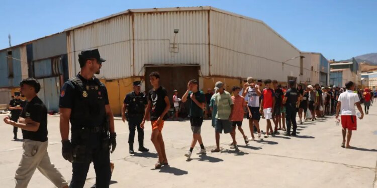 Ισπανία: Αγώνας για την ταυτοποίηση των νεκρών μεταναστών στη Θέουτα - Σχέδιο για μεταφορά ανηλίκων στην ηπειρωτική χώρα