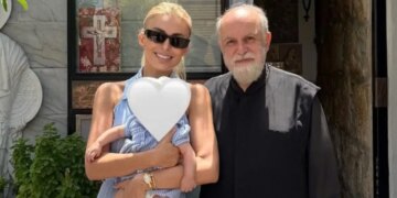 Η Κατερίνα Καινούργιου επισκέφτηκε με την κόρη της τον πνευματικό της στα Χανιά: «Μιά ευλογία που έγινε ζωή»
