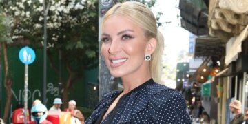 «Έλιωσε» το Instagram η Κατερίνα Καινούργιου: «Η γυναίκα που κρατούσε κάποτε εμένα, κράτησε σήμερα τη δισέγγονή της»