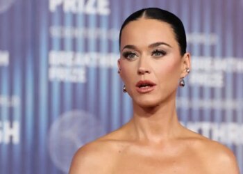 Η Κέιτι Πέρι στην Μύκονο: Με ψάθινο καπέλο και γυαλιά ηλίου μακριά από τα φώτα της δημοσιότητας