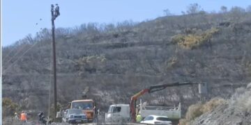 Κεφαλονιά: Χωρίς ρεύμα πυρόπληκτες περιοχές – Αγώνας δρόμου για την αποκατάσταση ηλεκτροδότησης και υδροδότησης